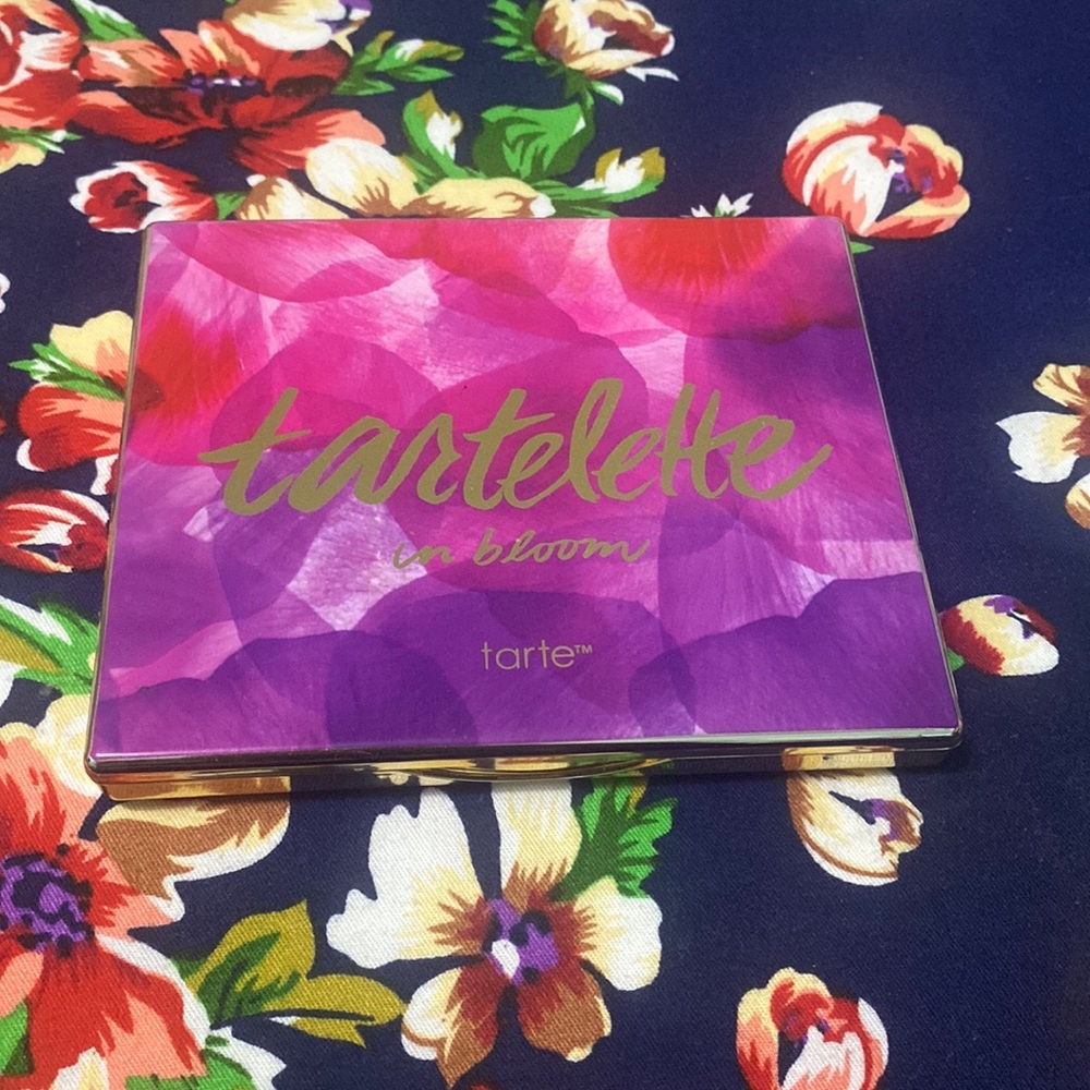 Ike NEW Tarte eyeshadow palette